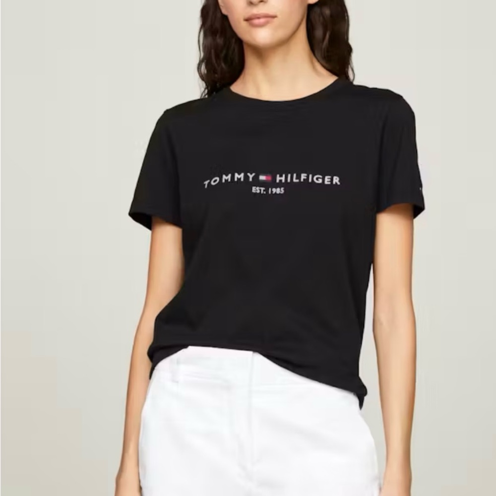 Tommy Hilfiger Women’s Black T-Shirt – Classic Logo Tee, Short Sleeve
